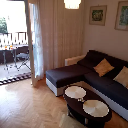 N&b Makarska