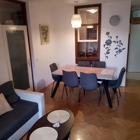 Apartment N&b Makarska