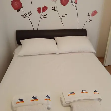 N&b Makarska