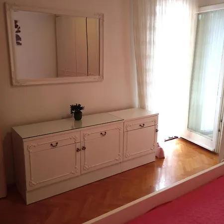 Apartment N&b Makarska